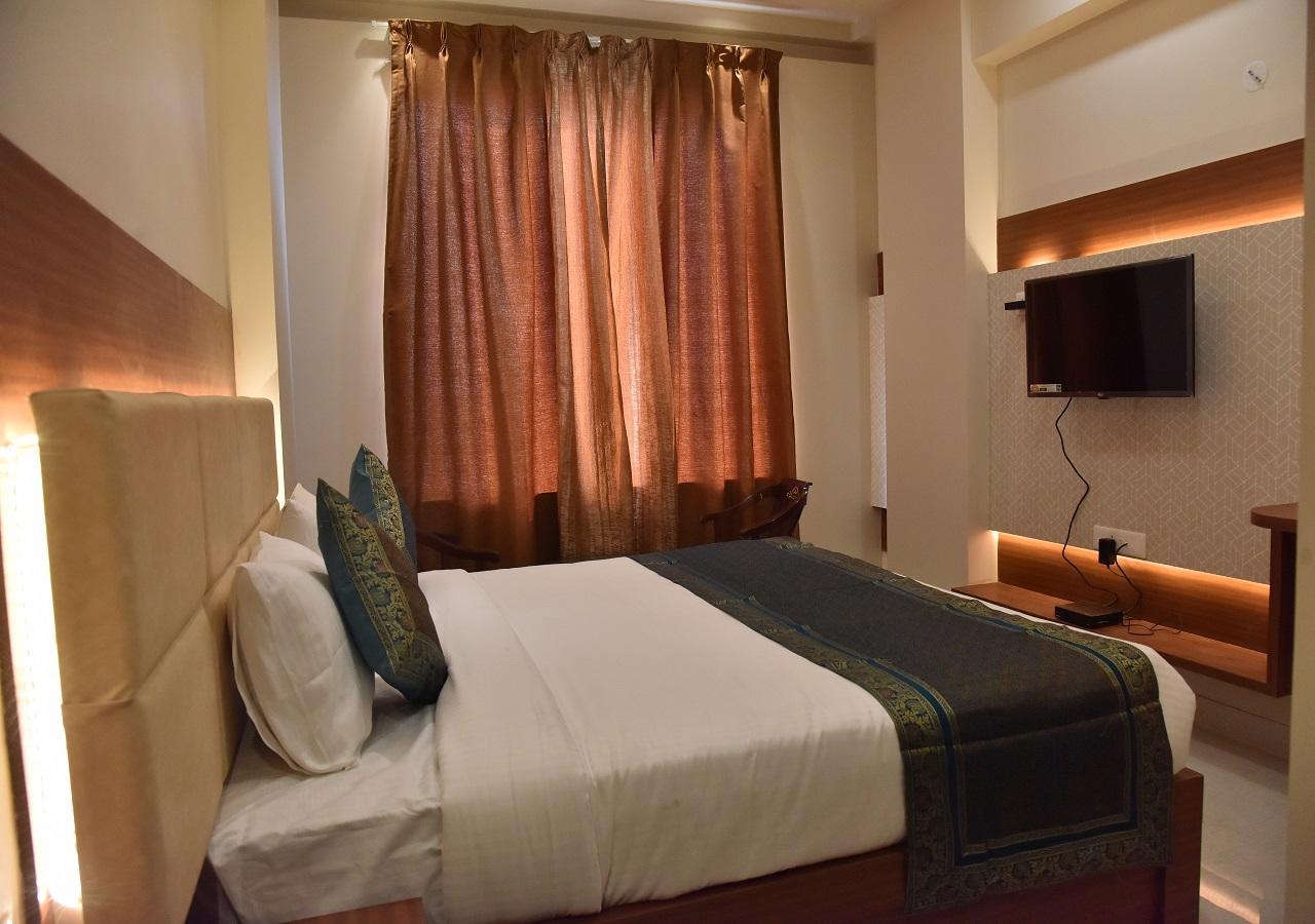 Hotel Rk Grand Bénarès Extérieur photo
